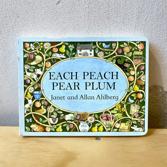 Each Peach Pear Plum (Board Book) / Janet and Allan Ahlberg